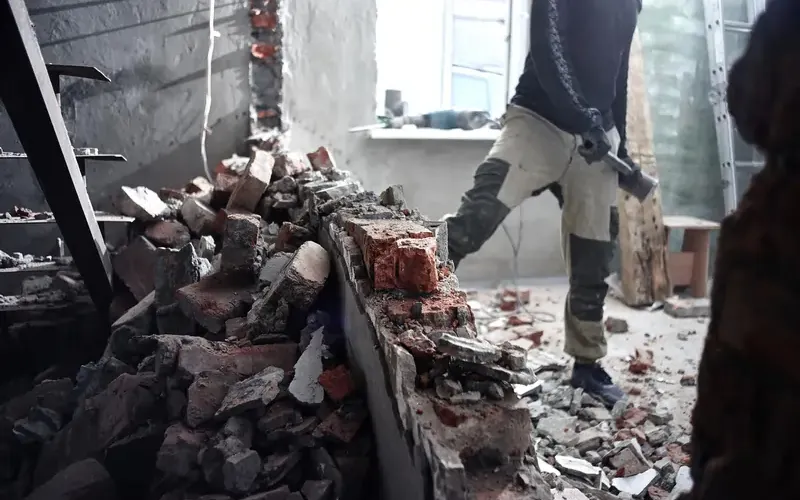 Abrissarbeiten und Entkernung